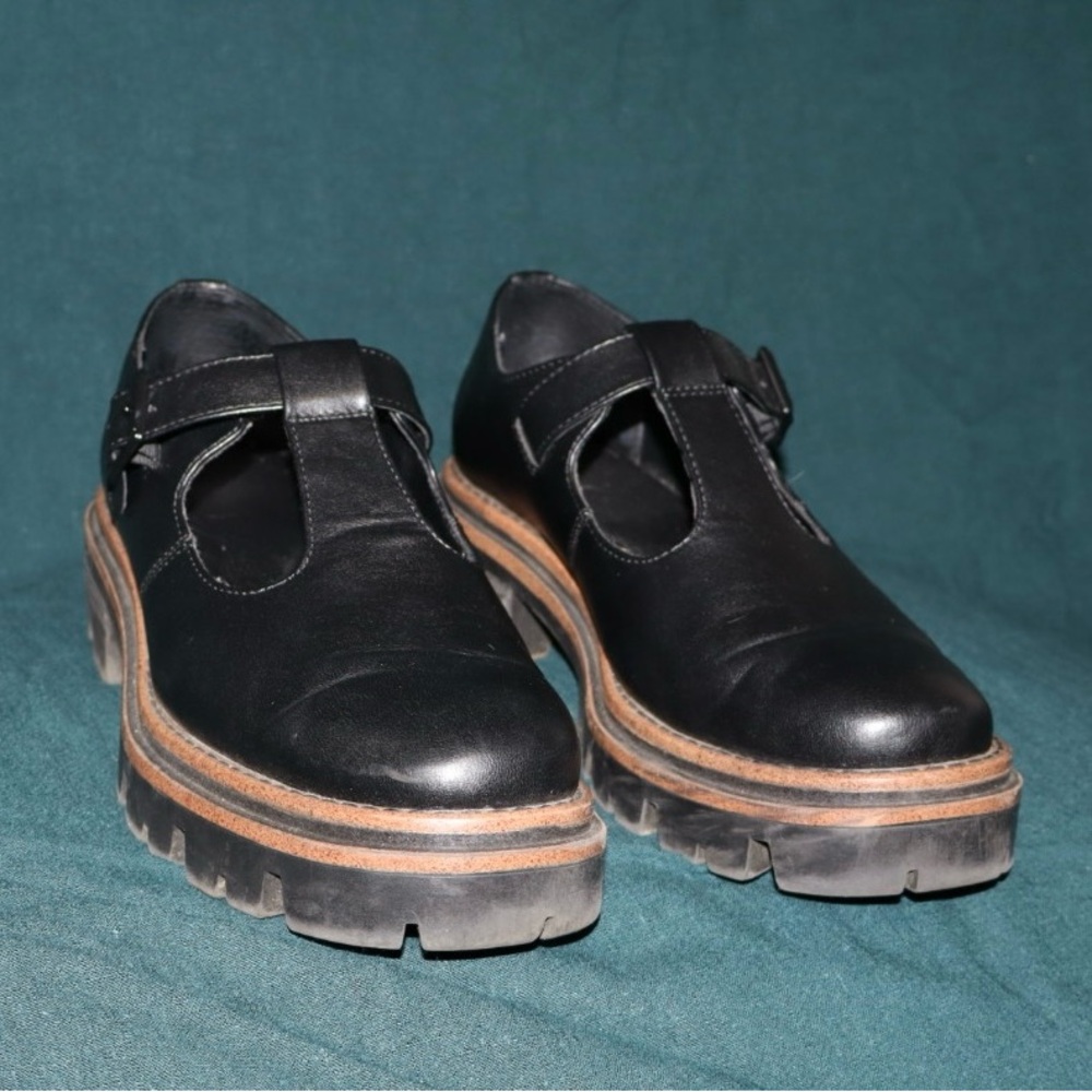 Kork-Ease Black Leather T-Strap Platform Clogs with Tan Trim - Picture 2 of 4